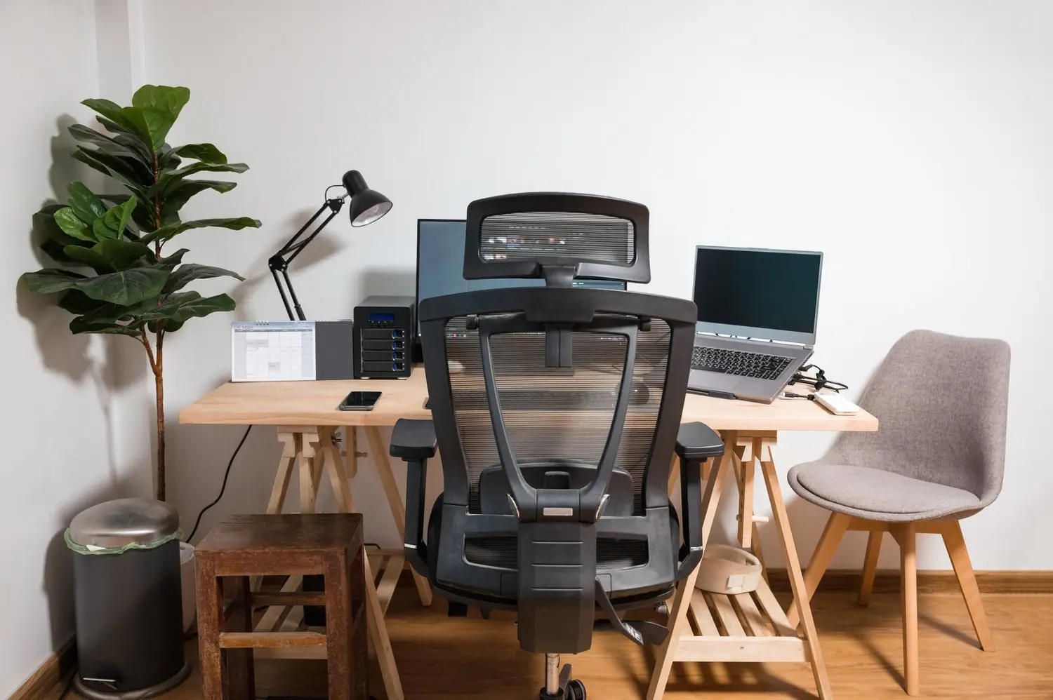 Ergonomiczne stanowisko pracy w domu: Zapobieganie problemom kręgosłupa