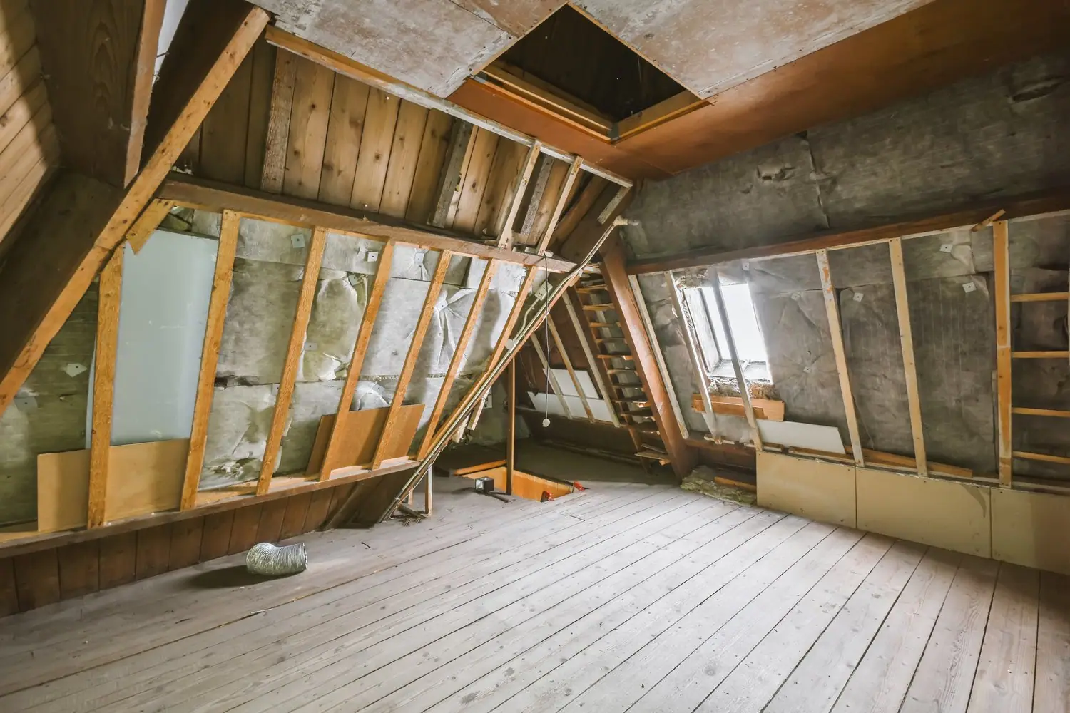 Modernizacja strychu na cele mieszkalne: Od projektu do realizacji