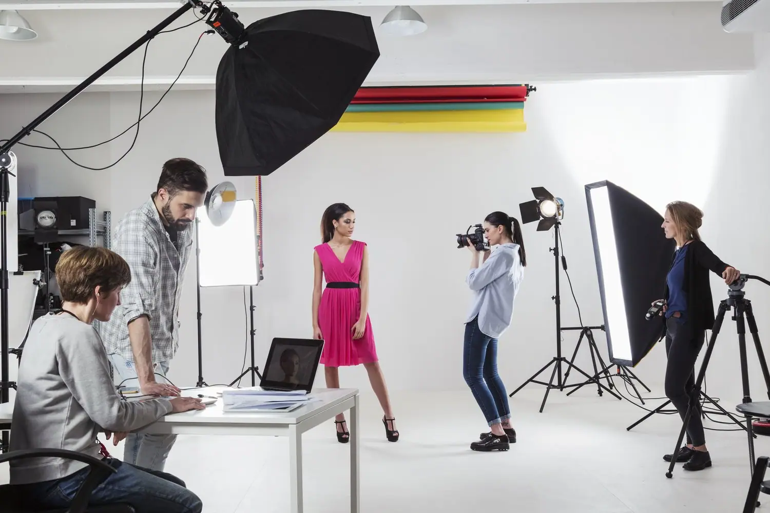 Domowe studio fotograficzne: Aranżacja i oświetlenie